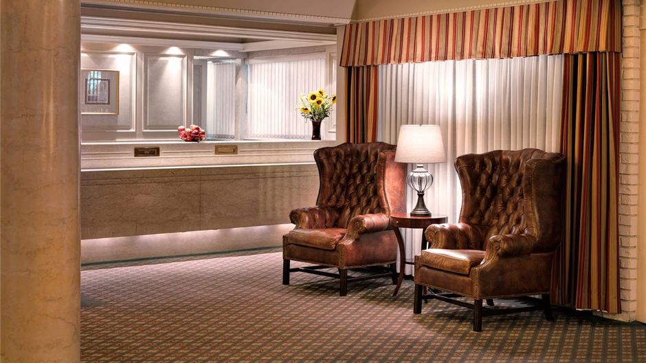 Royal Scot Hotel & Suites Lobby