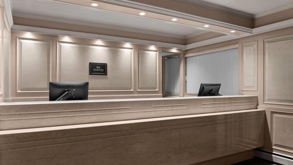 Royal Scot Hotel & Suites Lobby
