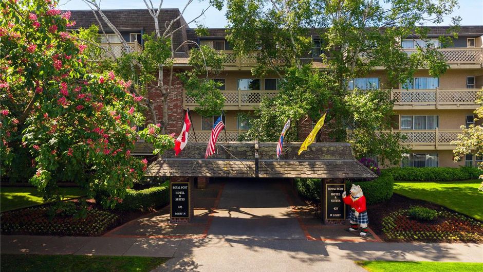 Royal Scot Hotel & Suites Exterior