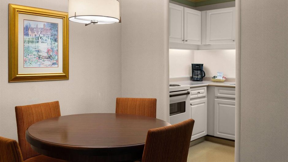 Royal Scot Hotel & Suites Suite