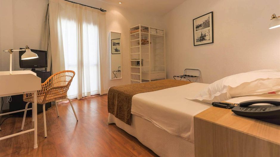 Los Cantaros Hotel Room
