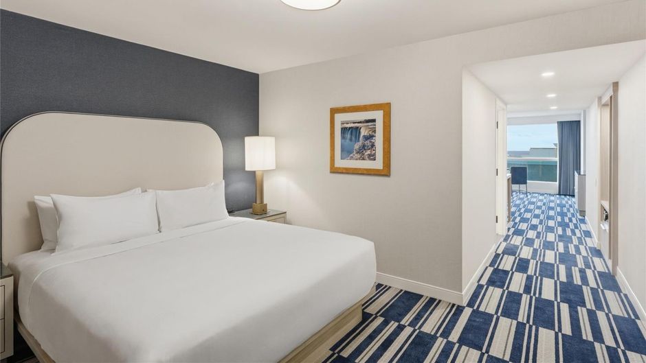 Hyatt Regency Niagara Falls Fallsview Suite