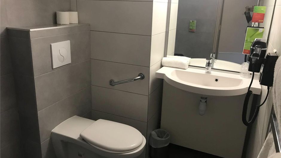 Hotel Initial Balladins Tours Sud Room