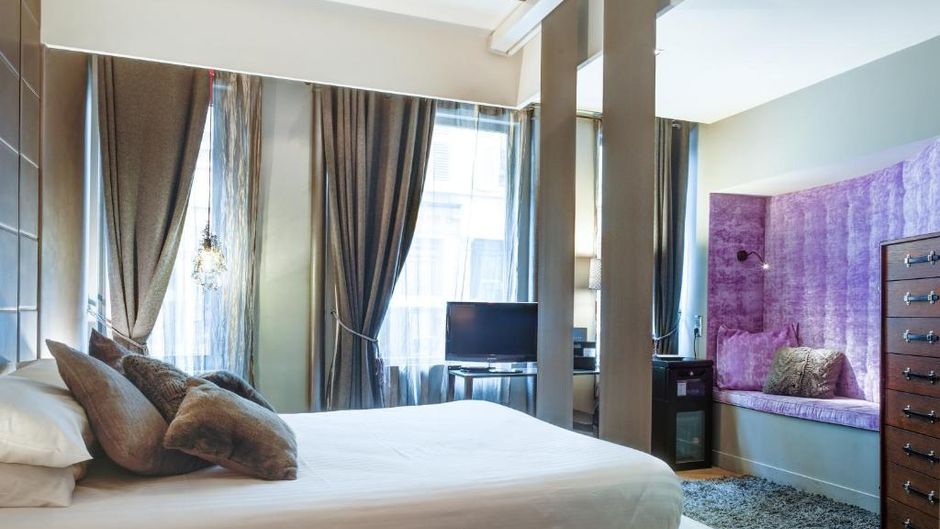 Ze Hotel Room