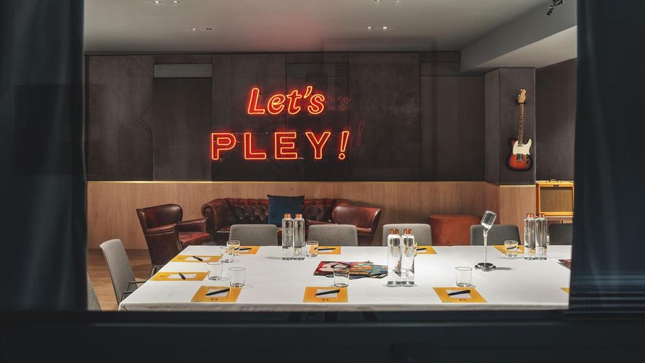 Pley Hotel Meeting