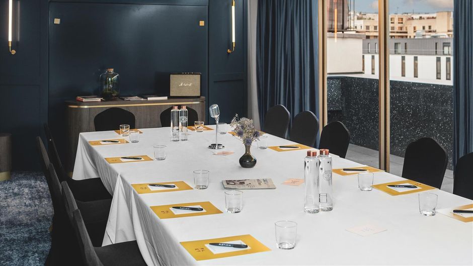 Pley Hotel Meeting