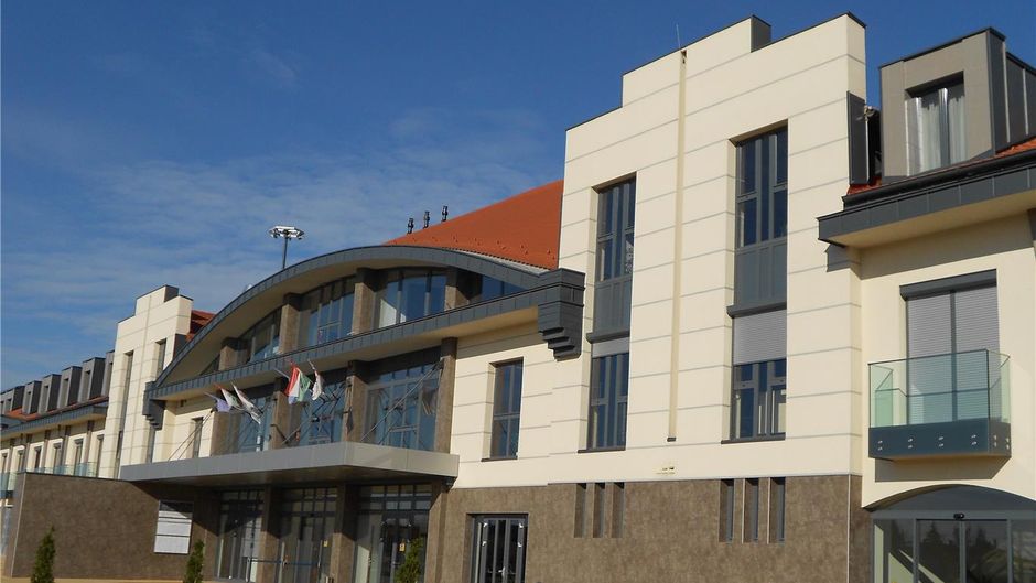 Gokart Hotel & Restaurant Exterior