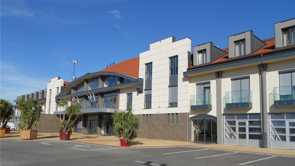 Gokart Hotel & Restaurant Exterior