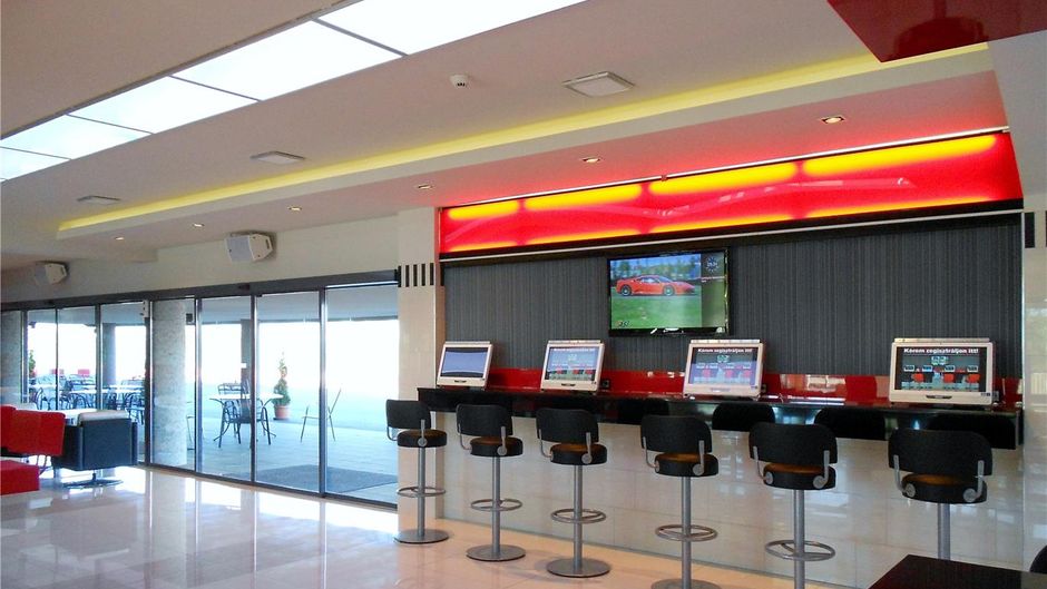 Gokart Hotel & Restaurant Lobby