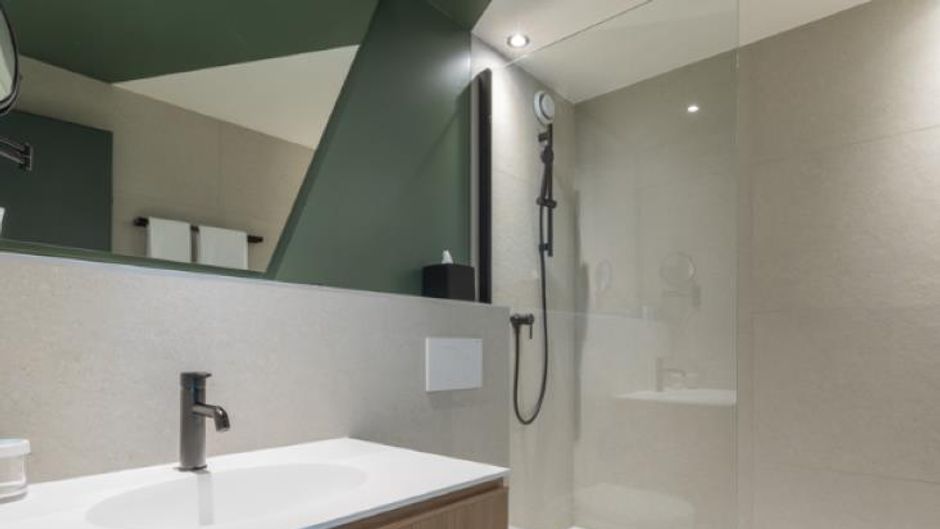 Everness Hotel & Resort Room