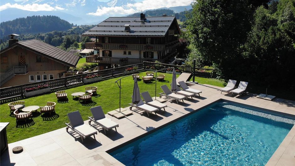 Les Roches Hotel & Spa Pool