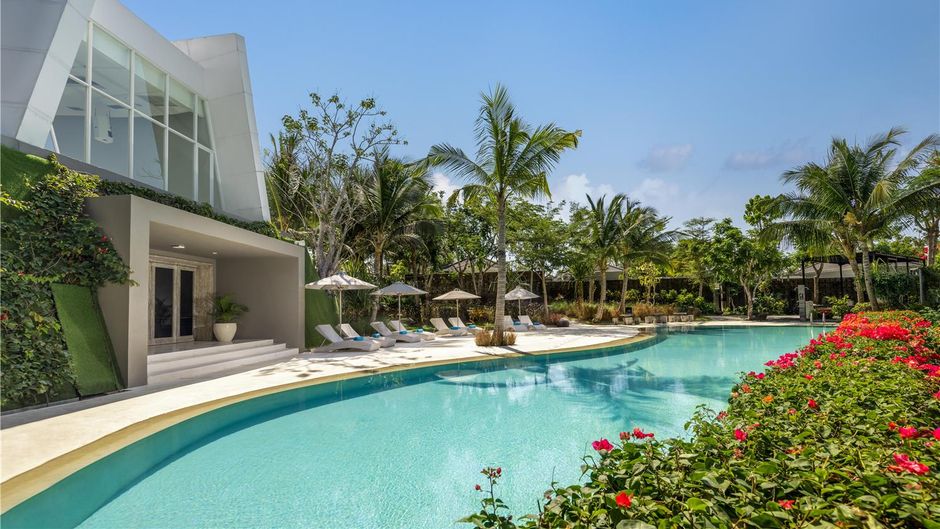 X2 Bali Breakers Resort Pool