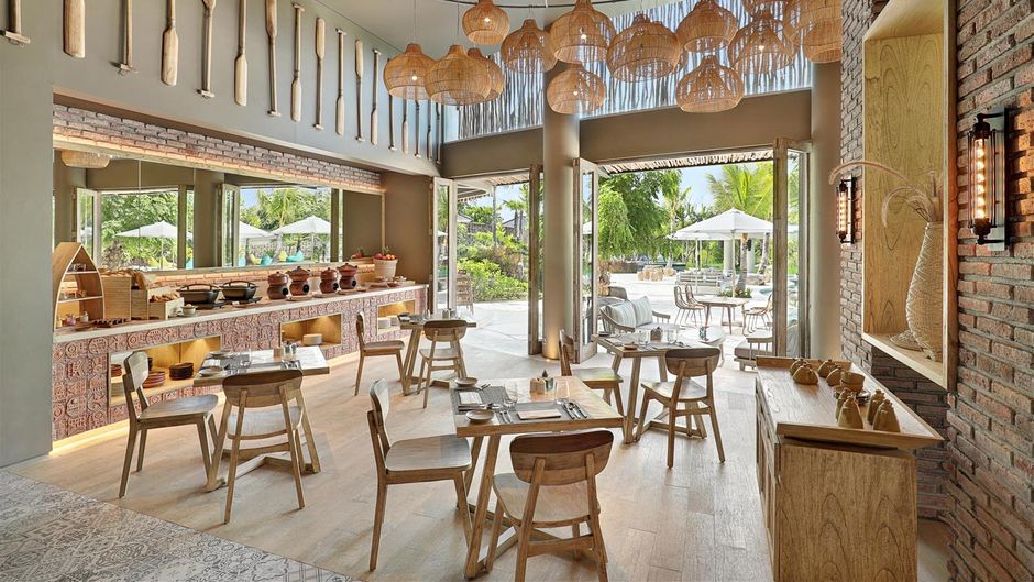 X2 Bali Breakers Resort Restaurant