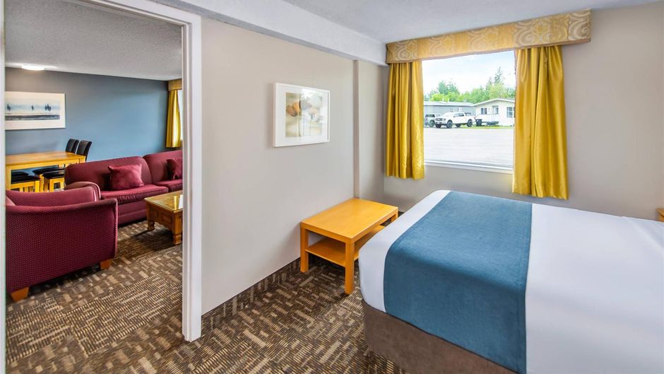 Crestwood Hotel Suite
