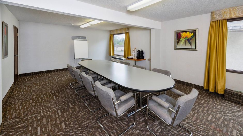Crestwood Hotel Meeting