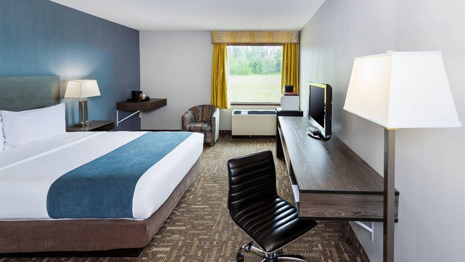 Crestwood Hotel Room