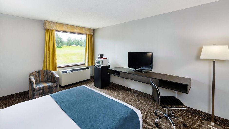 Crestwood Hotel Room