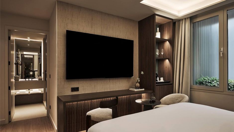 1881 Madrid Ventas Room