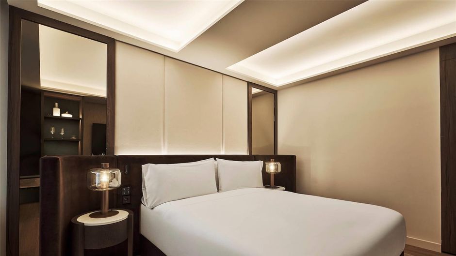 1881 Madrid Ventas Room