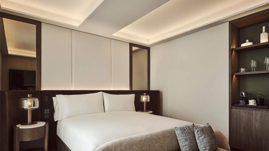 1881 Madrid Ventas Room