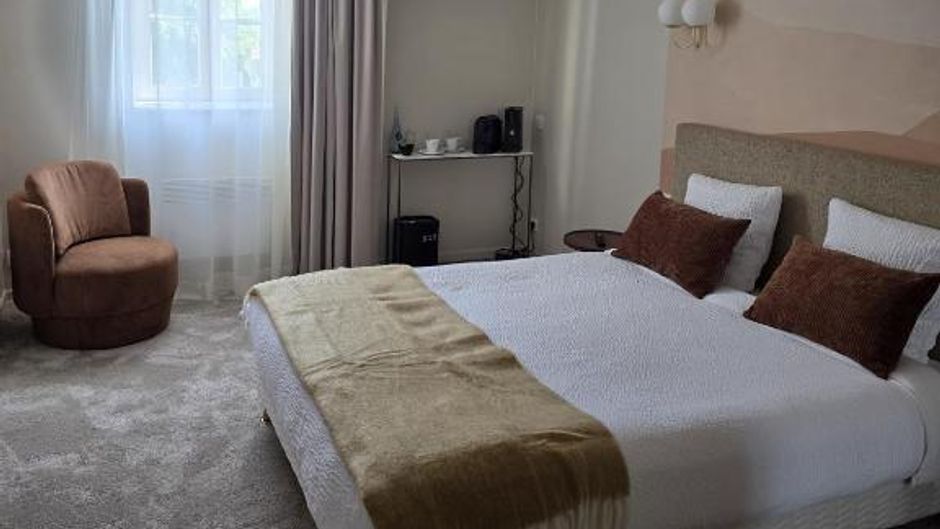 Hostellerie Saint Louis Room
