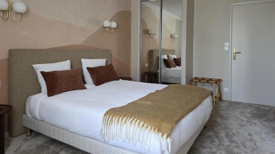 Hostellerie Saint Louis Room