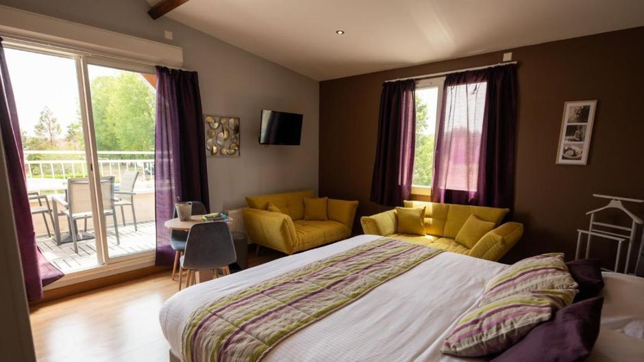 L' Escapade Logis Hotel Room