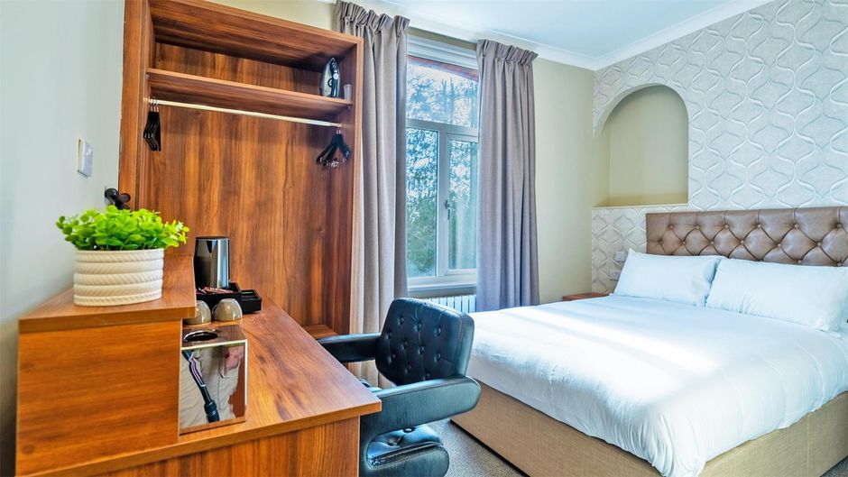 The Thames Hotel Room