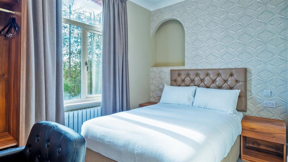 The Thames Hotel Room