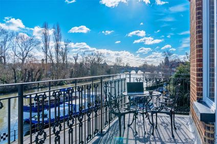 The Thames Hotel