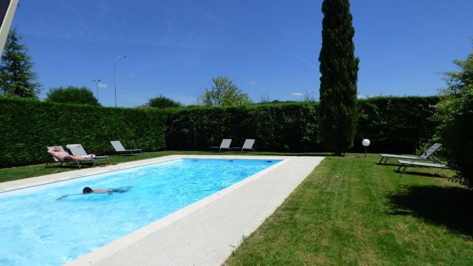 Hotel Balladins Villefranche de Rouergue Pool