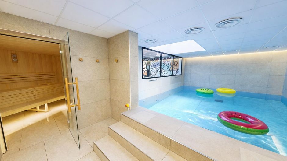 Hife Paris Issy Pool