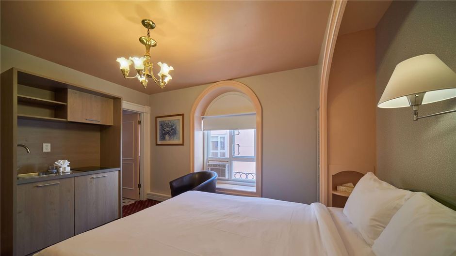 Bedford Regency Hotel Room