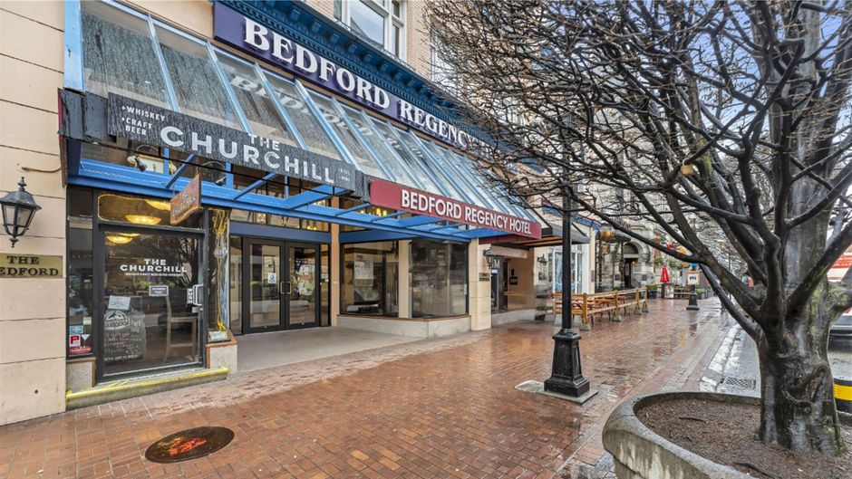 Bedford Regency Hotel Exterior