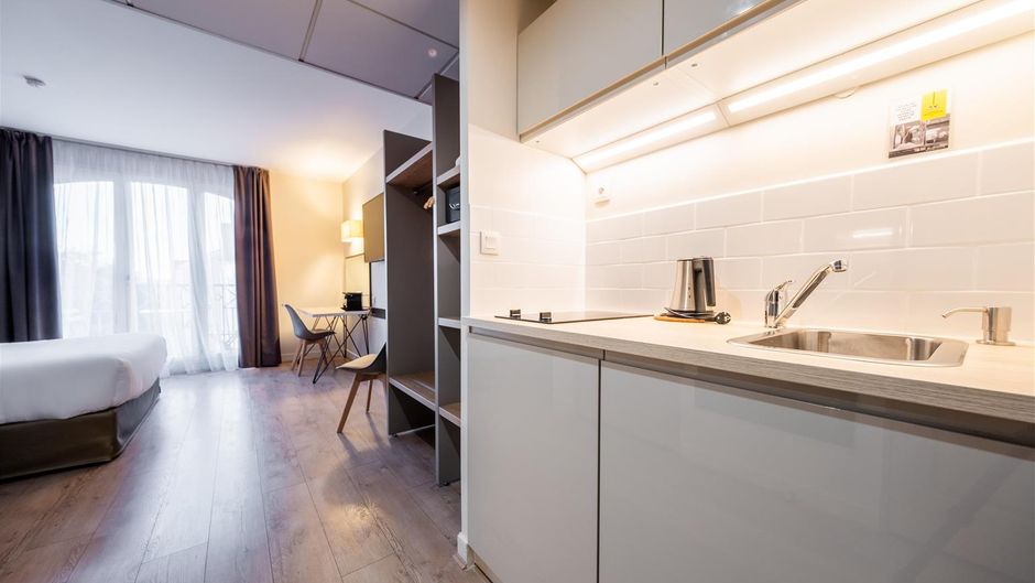 Best Western Hotel du Chateau Maisons Room