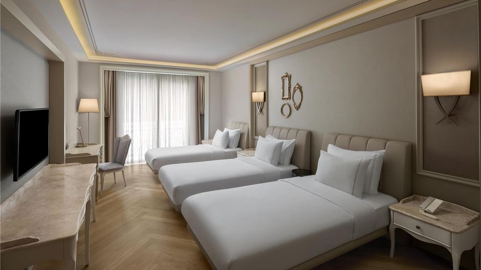 Lazzoni Hotel Room