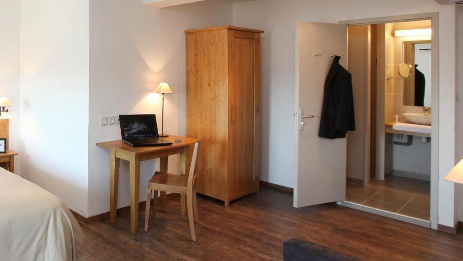 Hotel le Nouvel Room