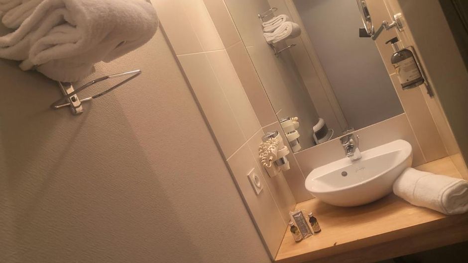 Hotel le Nouvel Room