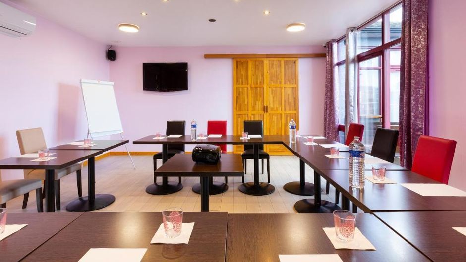 FH Confort Hotel Orleans Sud Meeting