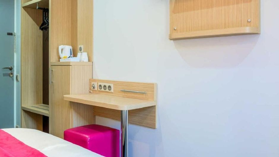 FH Confort Hotel Orleans Sud Room