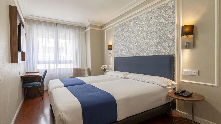 Hotel Corona de Castilla Room