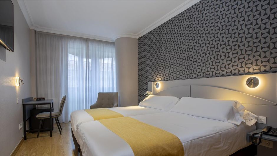 Hotel Corona de Castilla Room