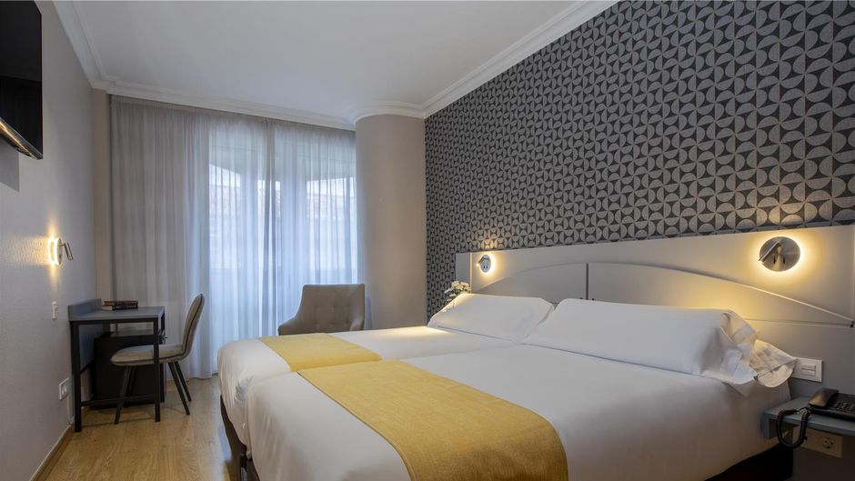 Hotel Corona de Castilla Room