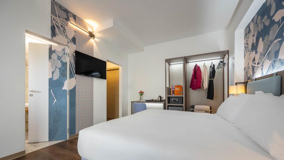 Castello Hotel Room