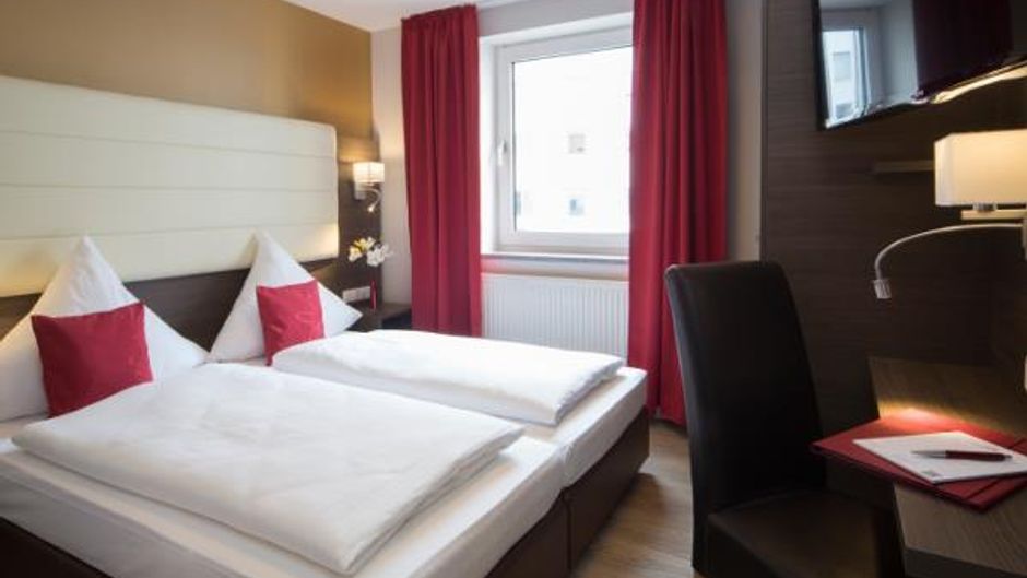 Koos Hotel & Apartments Room