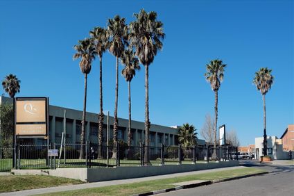 Q's Evander Hotel & Apartments