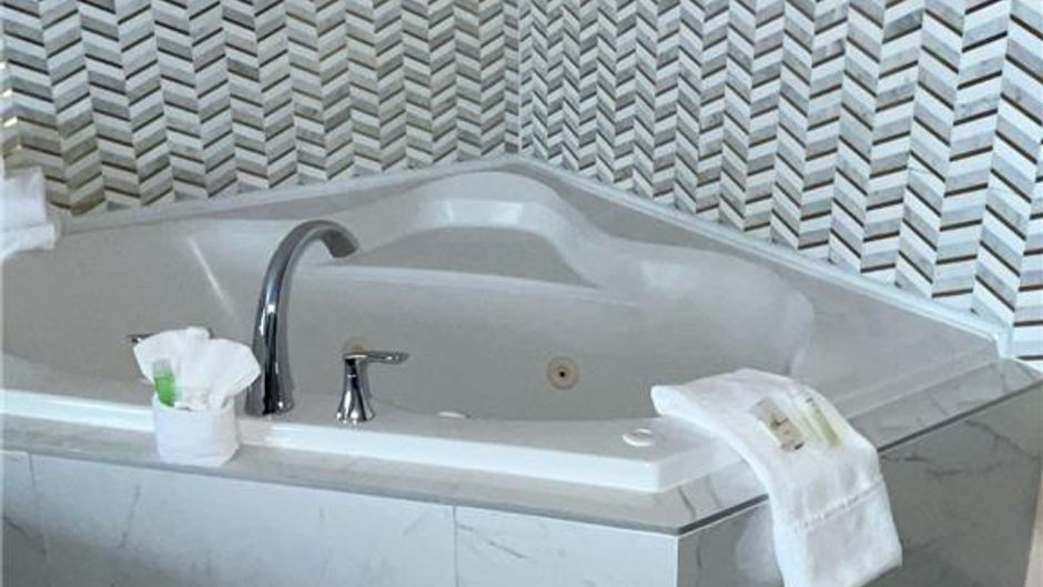 Excel Montreal Hotel Suite