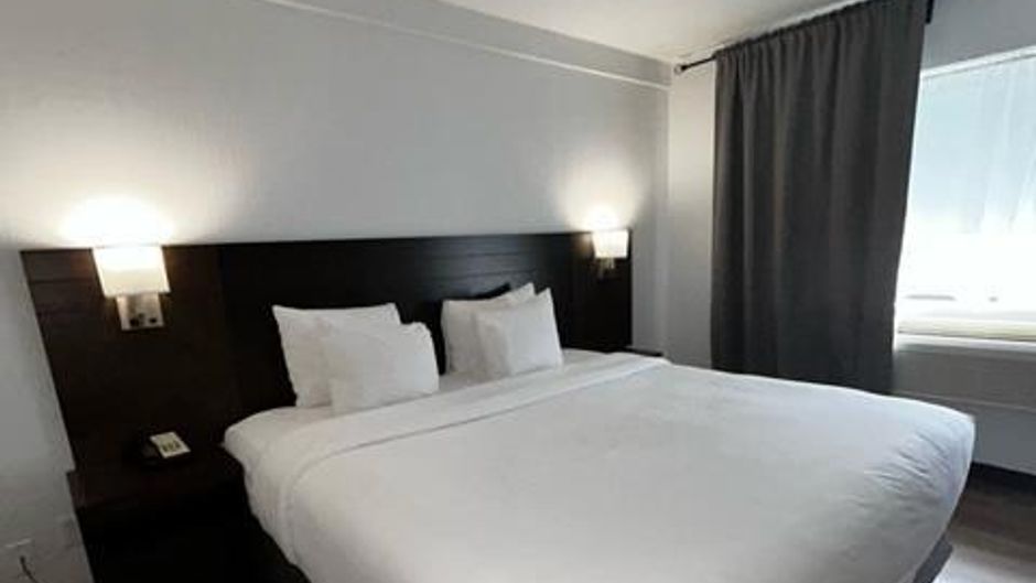 Excel Montreal Hotel Room