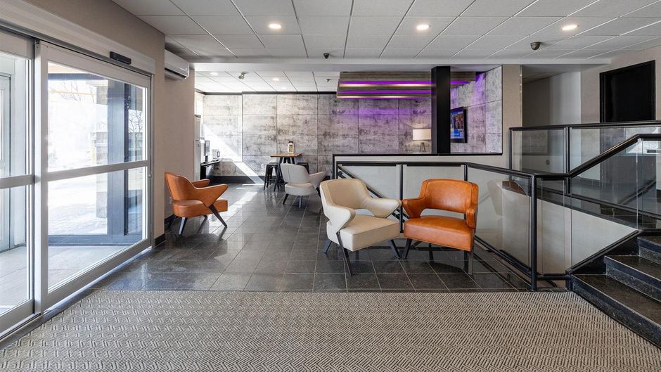 Repotel Airport Hotel Lobby