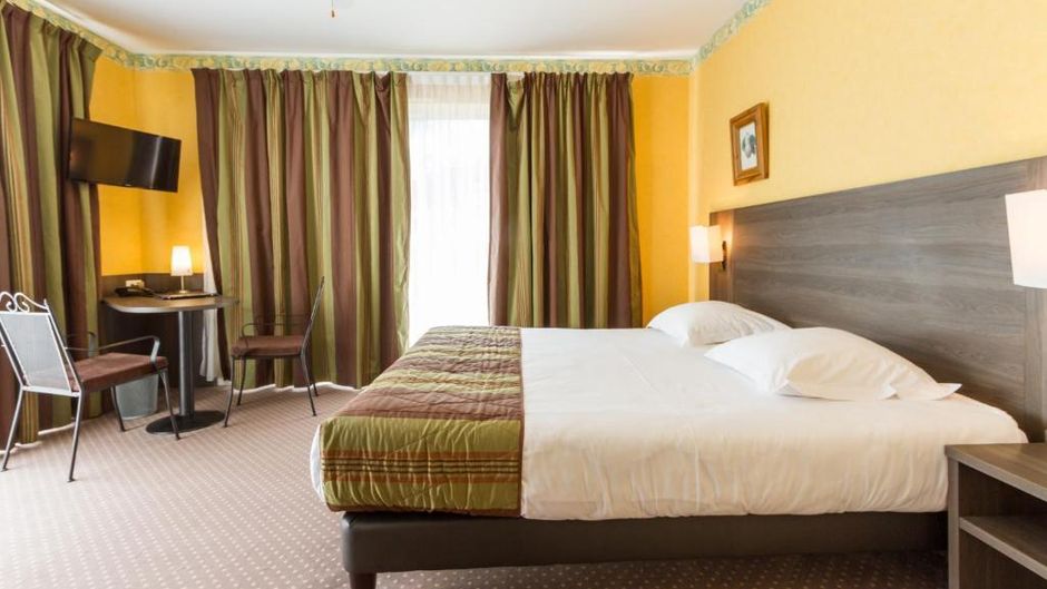 Hotel des Chateaux Room
